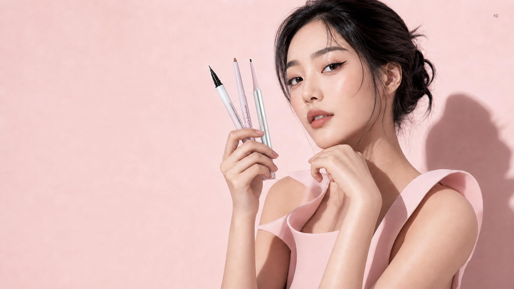 LULU&NANA makeup model holding products